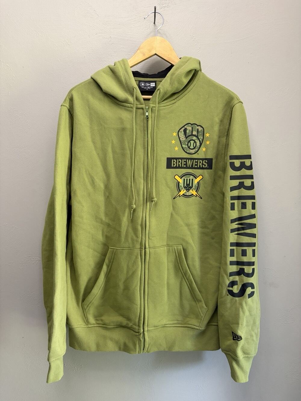 Milwaukee Brewers New Era 2024 Armed Forces Full Zip Hoodie - Sz M Green (0072)